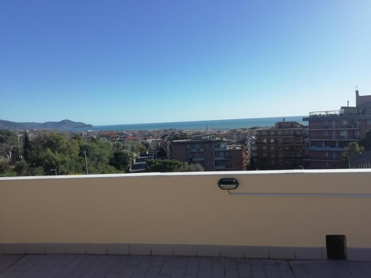 דירות קיאברי Terrazza Sul Mare In Via Devoto מראה חיצוני תמונה